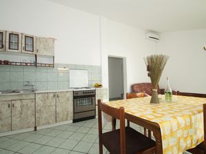 18322977-Ferienwohnung-6-Cara-300x225-5