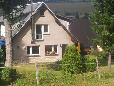 Ansicht West von der Hangwiese