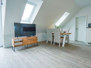 23938365-Ferienwohnung-5-Carolinensiel-300x225-3