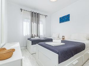 23993024-Ferienwohnung-4-Carvoeiro-300x225-3