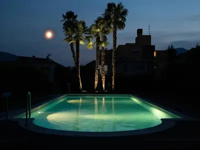 Das Baden im Pool am Abend ist besonders genussvoll