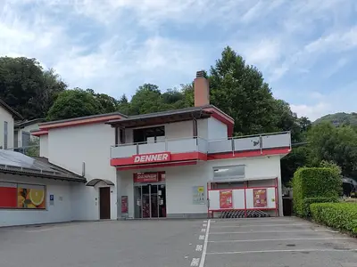 Die Wohnung befindet sich über einem Denner-Satelliten Keine anderen Nachbarn Absolute Ruhe am Abend