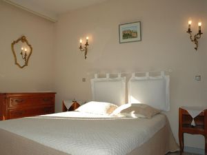 22808017-Ferienwohnung-4-Cassis-300x225-4