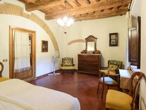 24024257-Ferienwohnung-8-Castell'Anselmo-300x225-5