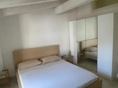 Schlafzimmer mit Doppelbett