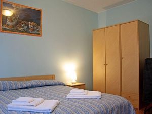 23027555-Ferienwohnung-6-Castelletto Di Brenzone-300x225-4