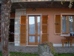 23034447-Ferienwohnung-4-Castelletto Di Brenzone-300x225-1