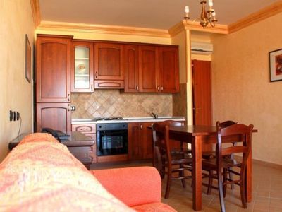 Wohnzimmer mit Küche und Klimaanlage