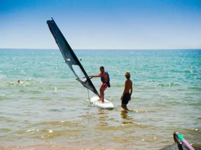 Windsurfen (Mitte Juni-Mitte September)