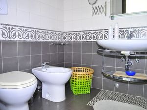 22957235-Ferienwohnung-8-Catania-300x225-3