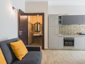 23704628-Ferienwohnung-2-Catania-300x225-4