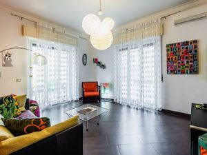 23832548-Ferienwohnung-4-Catania-300x225-3