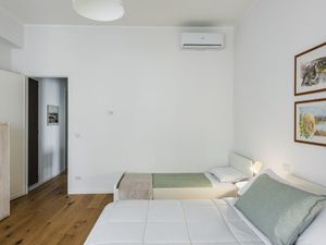 23989853-Ferienwohnung-5-Catania-300x225-5