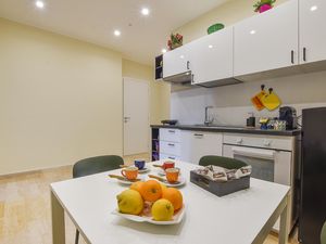 24002695-Ferienwohnung-5-Catania-300x225-2