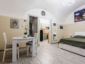 24025304-Ferienwohnung-2-Catania-300x225-2