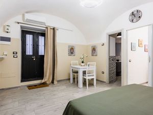 24025304-Ferienwohnung-2-Catania-300x225-3