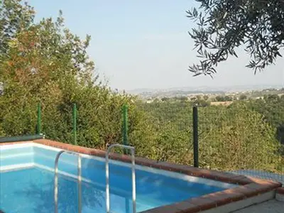 spektakulären Blick von Pool können Sie die Majella Berge zu sehen