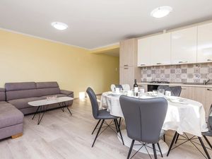 23737314-Ferienwohnung-5-Cavle-300x225-1