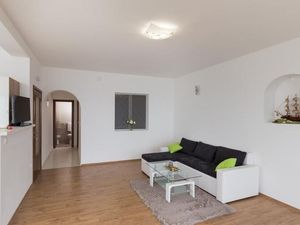 24057994-Ferienwohnung-4-Cavtat-300x225-3