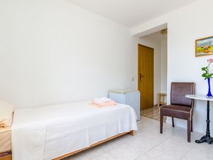 24057997-Ferienwohnung-2-Cavtat-300x225-5