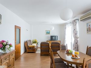 24058048-Ferienwohnung-6-Cavtat-300x225-2