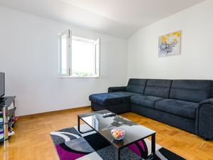 24058074-Ferienwohnung-3-Cavtat-300x225-3