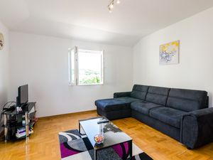 24058074-Ferienwohnung-3-Cavtat-300x225-4