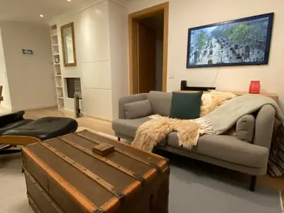 Wohnbereich, Türe zu Schlafzimmer 1