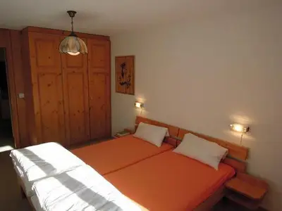 Schlafzimmer 1