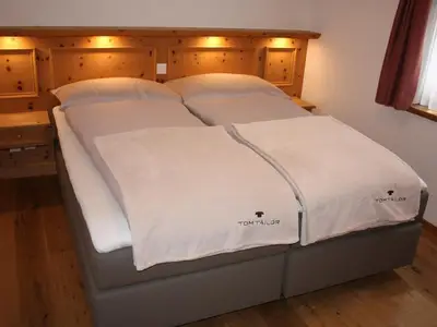 Schlafzimmer 1