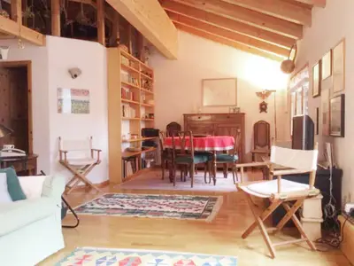 Wohnzimmer mit Esszimmer und Sitzecke