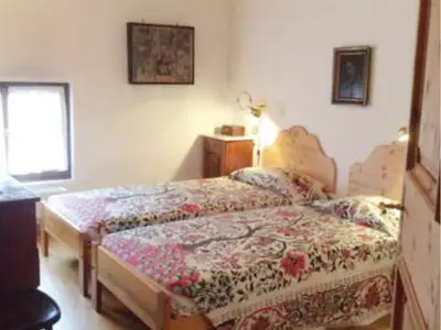 erstes Schlafzimmer mit Doppelbett