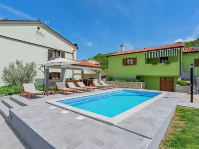 PoolOfHouse