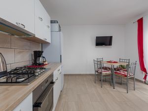 24002300-Ferienwohnung-4-Cesarica-300x225-5