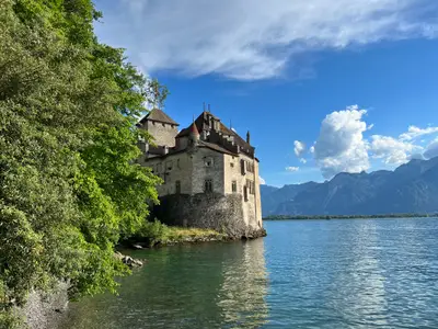 Das Chateau de Chillon ist nur wenige Minuten entfernt zwischen Montreux und Villeneuve