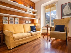 Genießen Sie den Blick auf den Mont Blanc vom bequemen Sofa aus