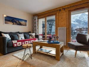 Helles Wohnzimmer mit Blick auf den Mont Blanc