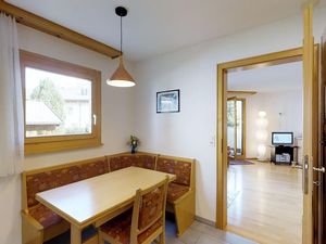 3208118-Ferienwohnung-4-Champfèr-300x225-5