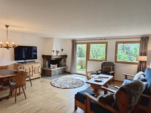 24035843-Ferienwohnung-4-Champfèr-300x225-0