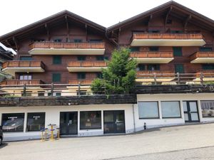 Les Esserts A42 (top apartment auf links)