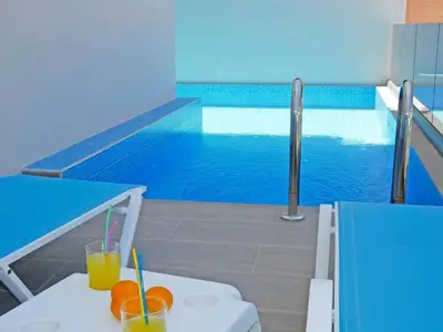 PoolOfHouse