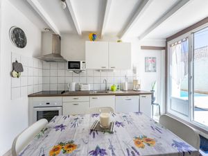 23843996-Ferienwohnung-3-Châteaurenard-300x225-5