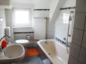 22807809-Ferienwohnung-4-Chemnitz-300x225-2