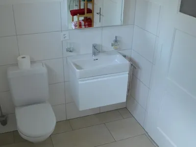 Badezimmer mit Dusche/WC