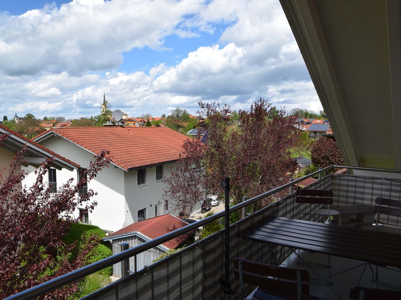 Blick vom Balkon über Chieming