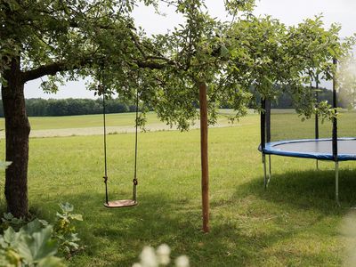 Schaukel und Trampolin