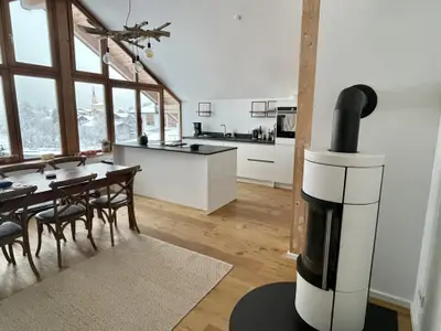 Wohnküche mit Kamin