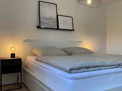 Schlafzimmer (King-Size-Bett)