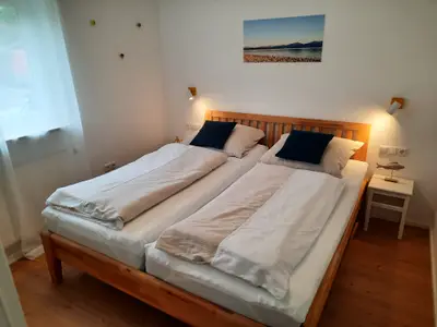 Schlafzimmer mit Doppelbett