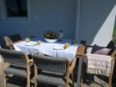 Südterrasse mit überdachtem Sitzplatz